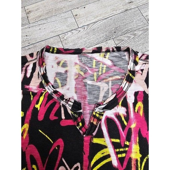 INC Int'l Concepts All Over Graphic Print Raw Hem T-Shirt V-Neck Size XL - Picture 4 of 9